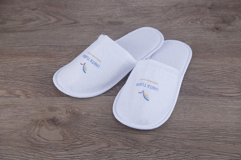 Customized Logo Closed Toe Hotel Slipper