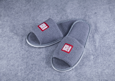 What Are the Characteristics of Disposable Slippers?